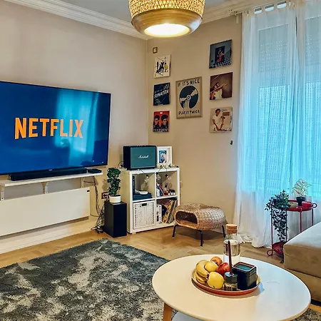 Modern Luxury In Heart Of Apartment
