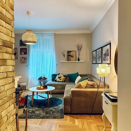 Modern Luxury In Heart Of Apartment *
